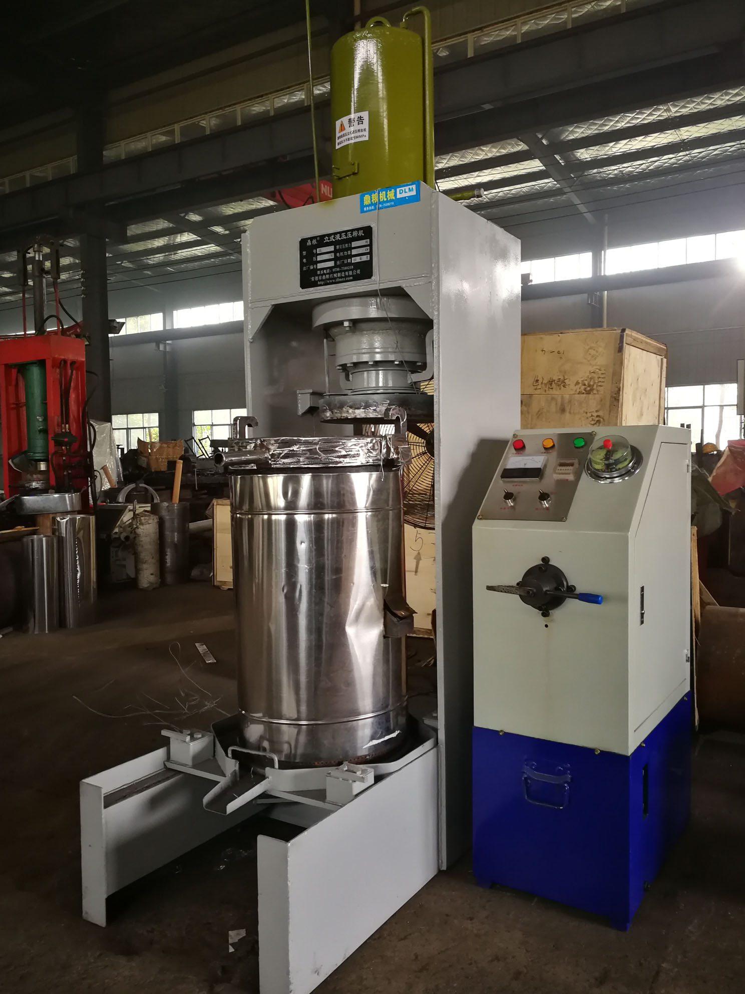 不銹鋼超高壓立式液壓壓榨機，果汁壓榨機，果渣壓榨機，藥材壓榨，油渣處理，白土壓榨